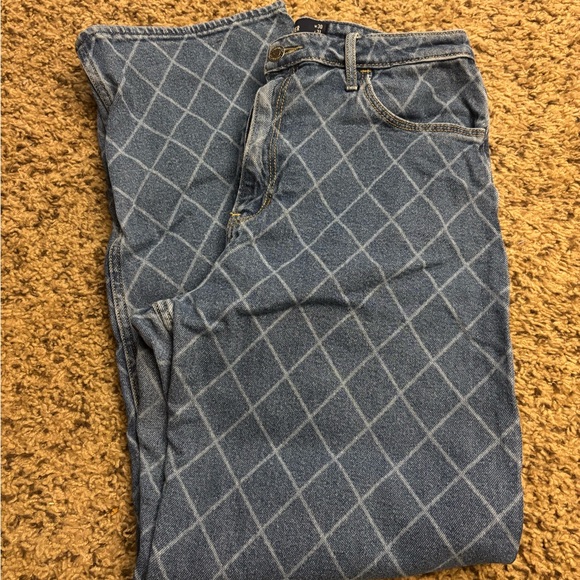 Hollister Diamond Pattern Straight Leg Jeans - Picture 3 of 3